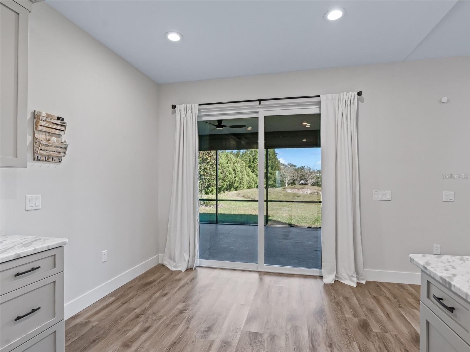 Image 20 of 62 For 562 Dowling Circle