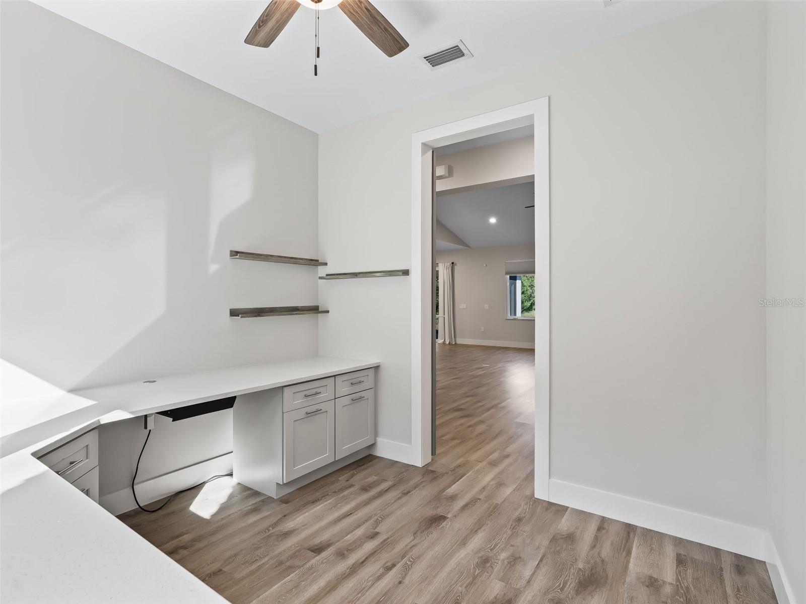 Image 26 of 62 For 562 Dowling Circle