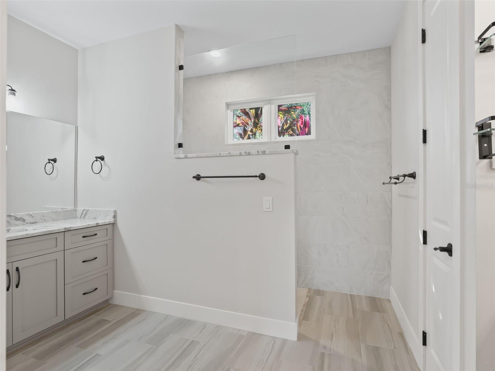 Image 31 of 62 For 562 Dowling Circle