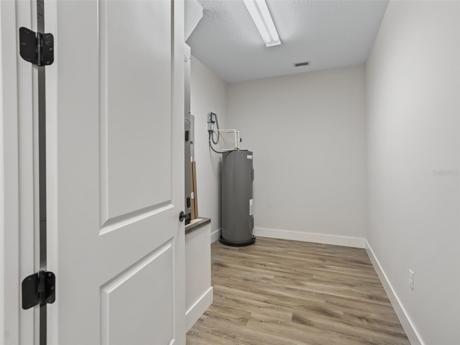 Image 41 of 62 For 562 Dowling Circle