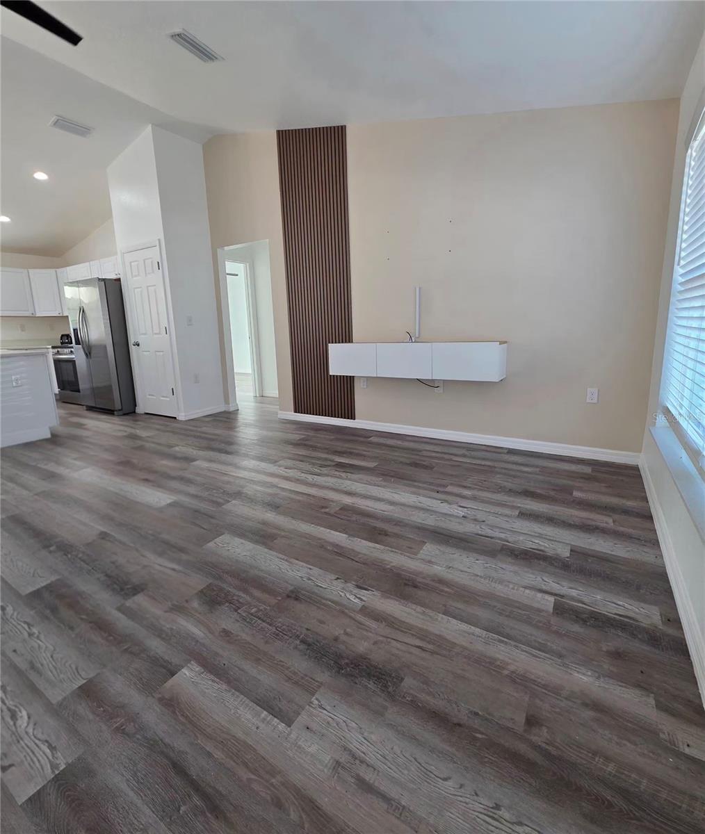 Image 4 of 26 For 5390 8th Place