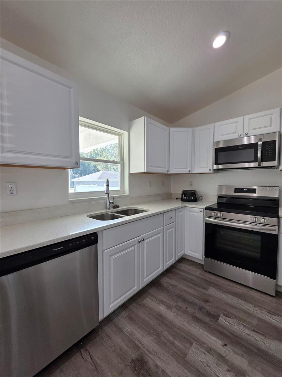 Image 9 of 26 For 5390 8th Place