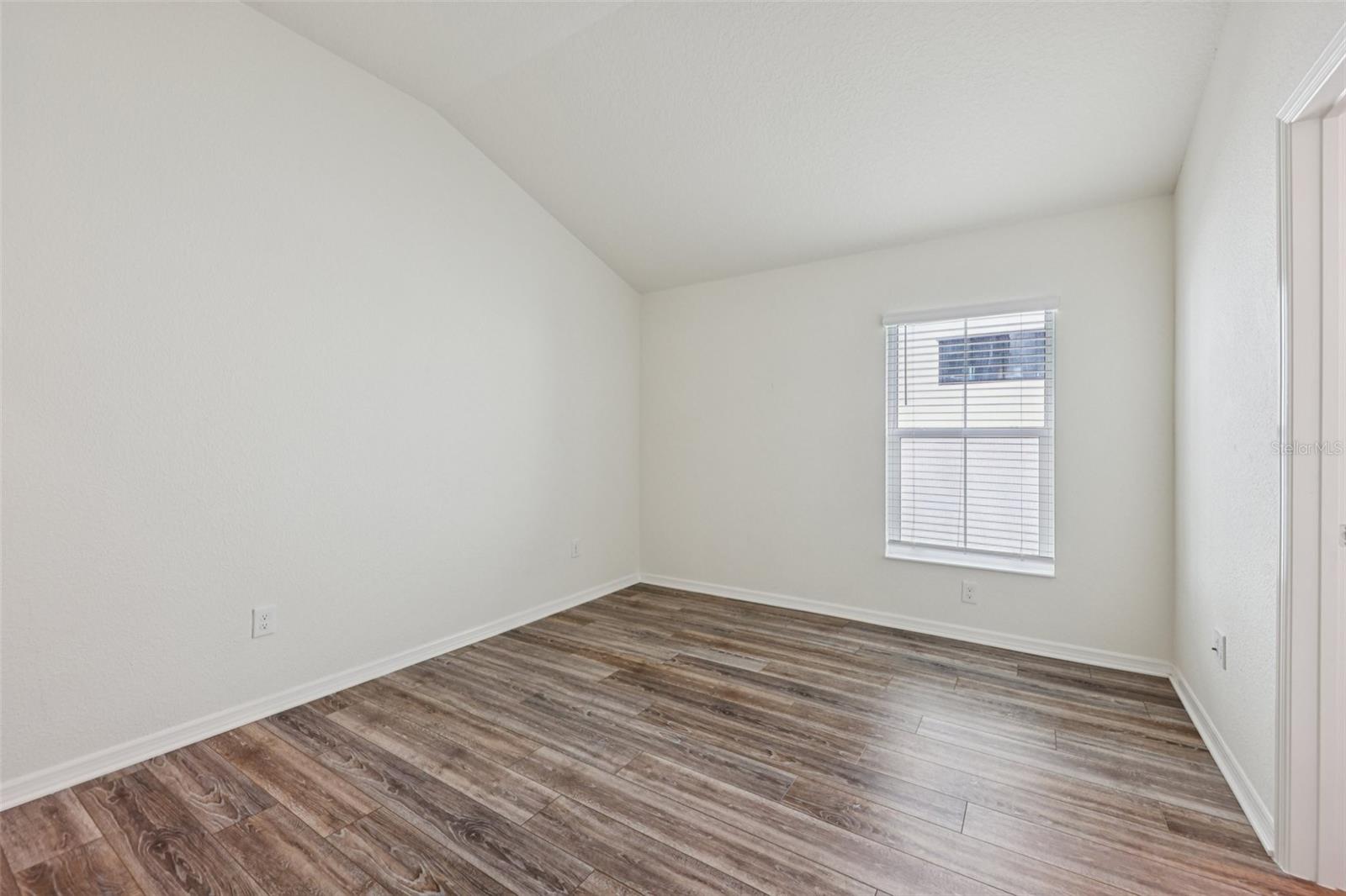 Image 21 of 59 For 2740 Alder Avenue