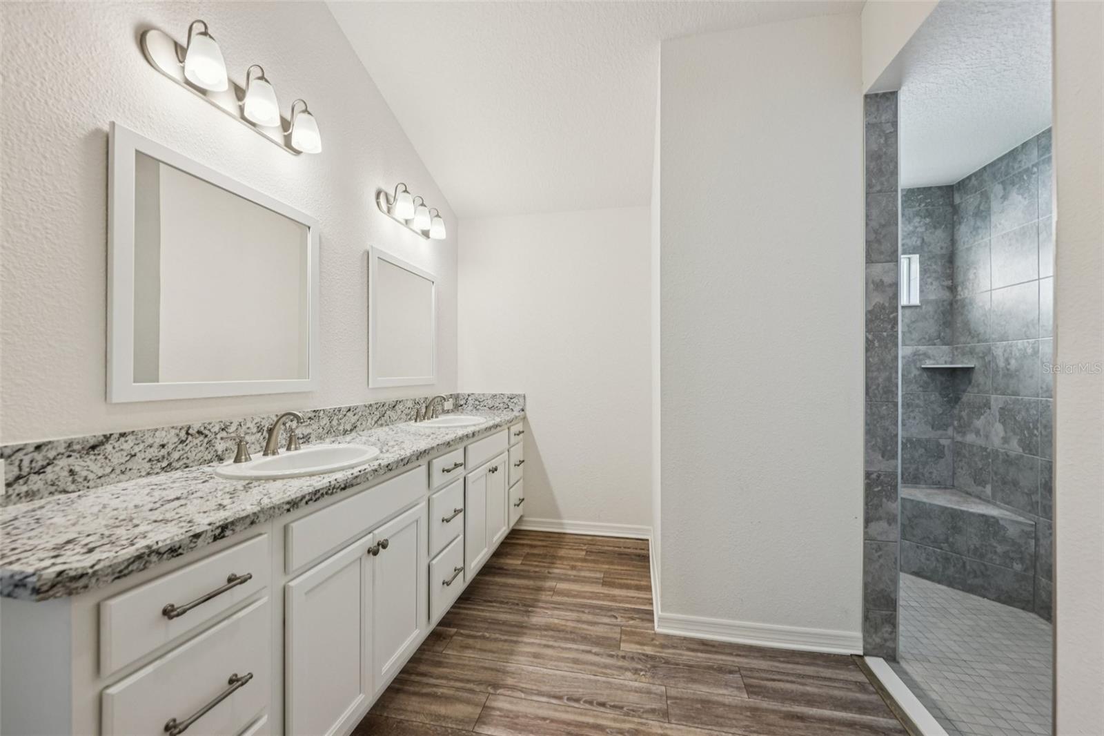 Image 29 of 59 For 2740 Alder Avenue