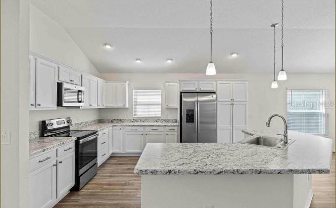 Image 3 of 17 For 2740 Alder Avenue