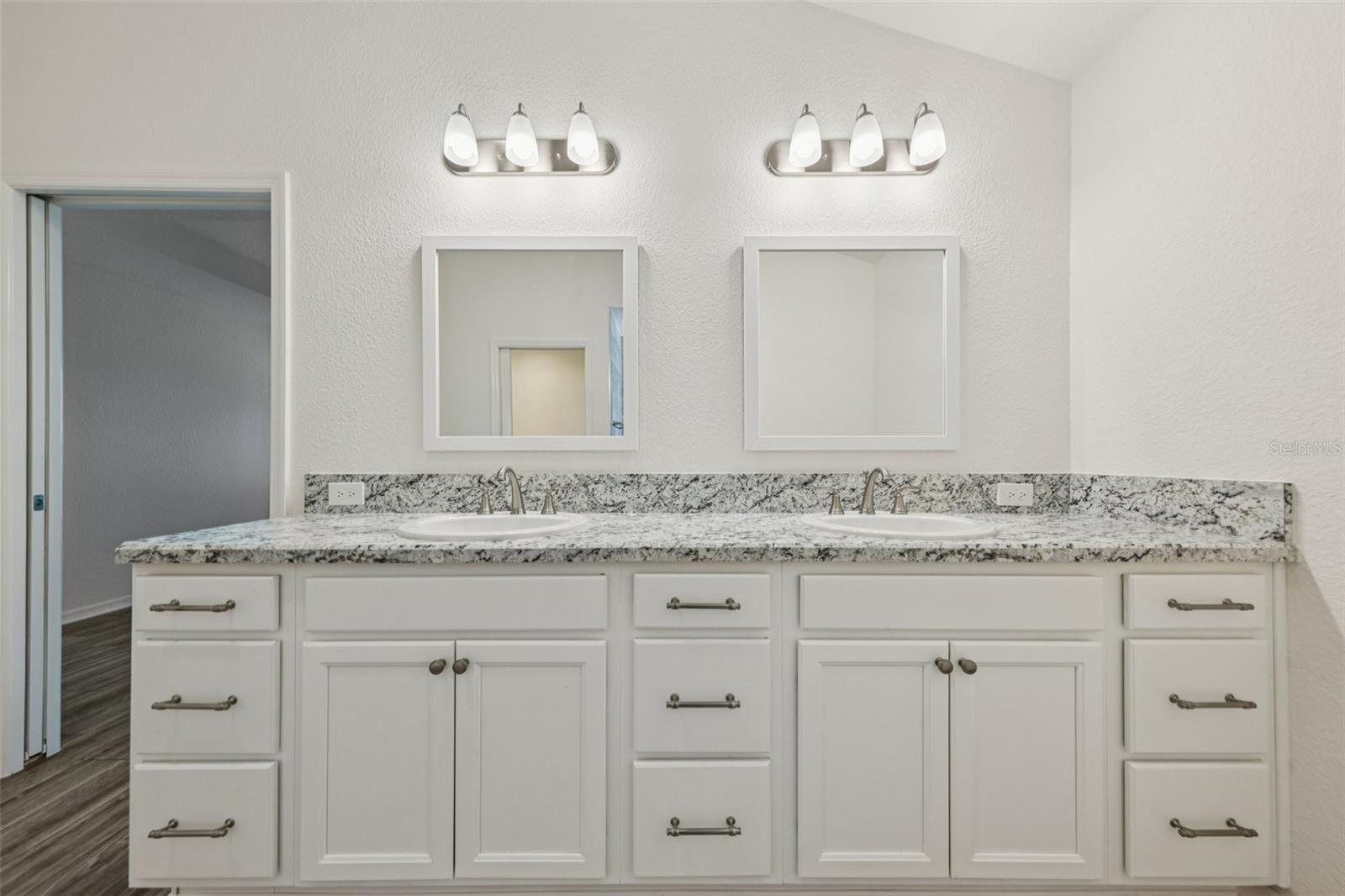 Image 31 of 59 For 2740 Alder Avenue