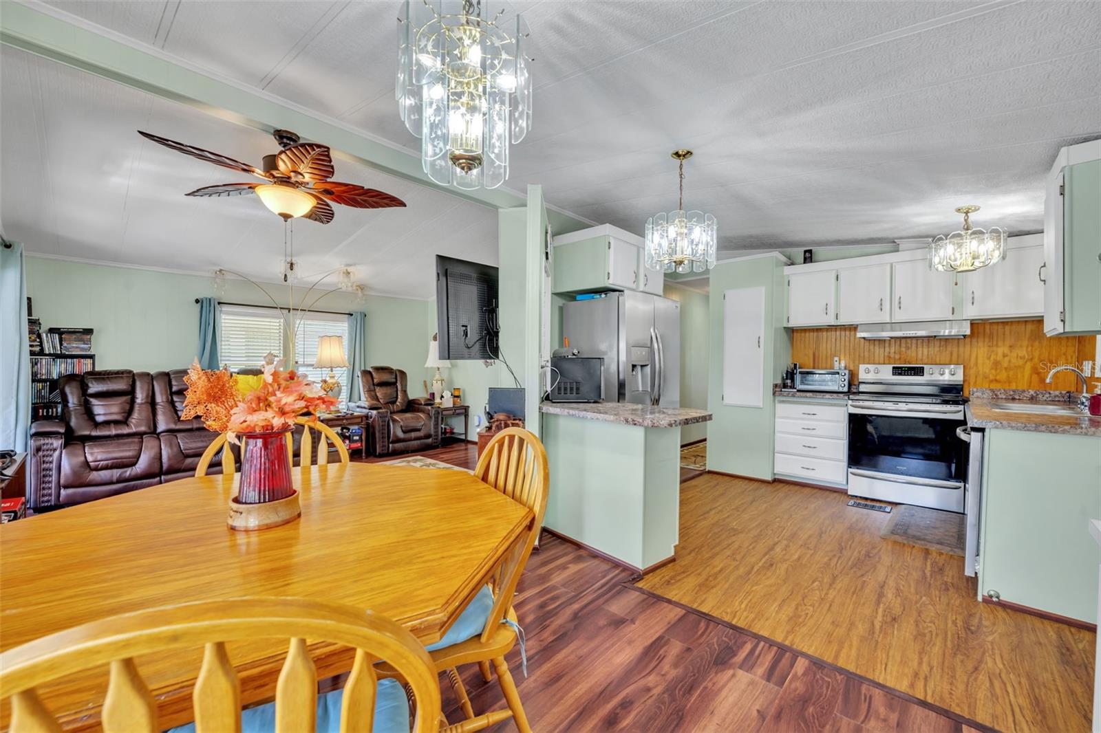 Image 11 of 49 For 225 Paradise S