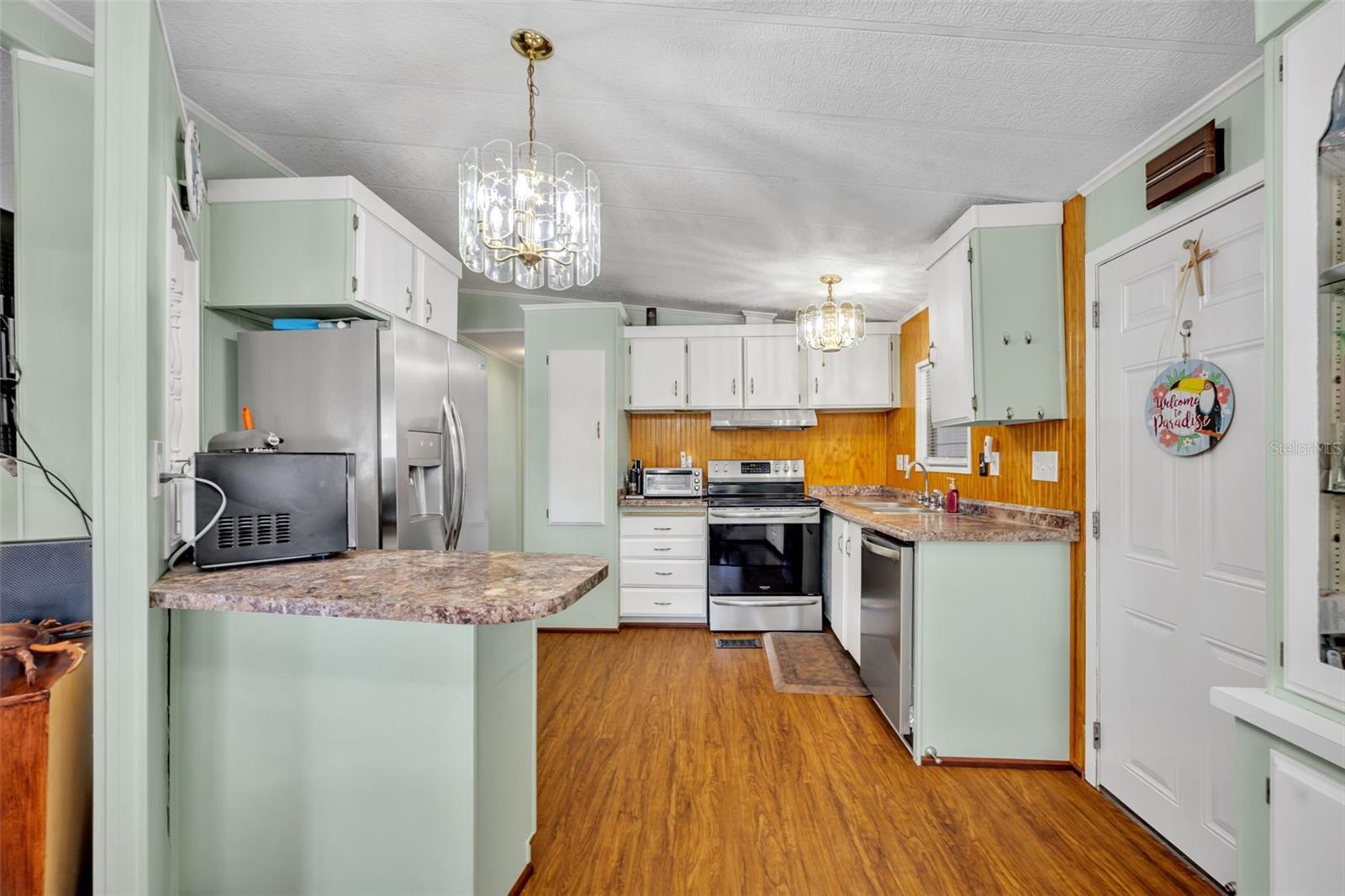 Image 12 of 49 For 225 Paradise S