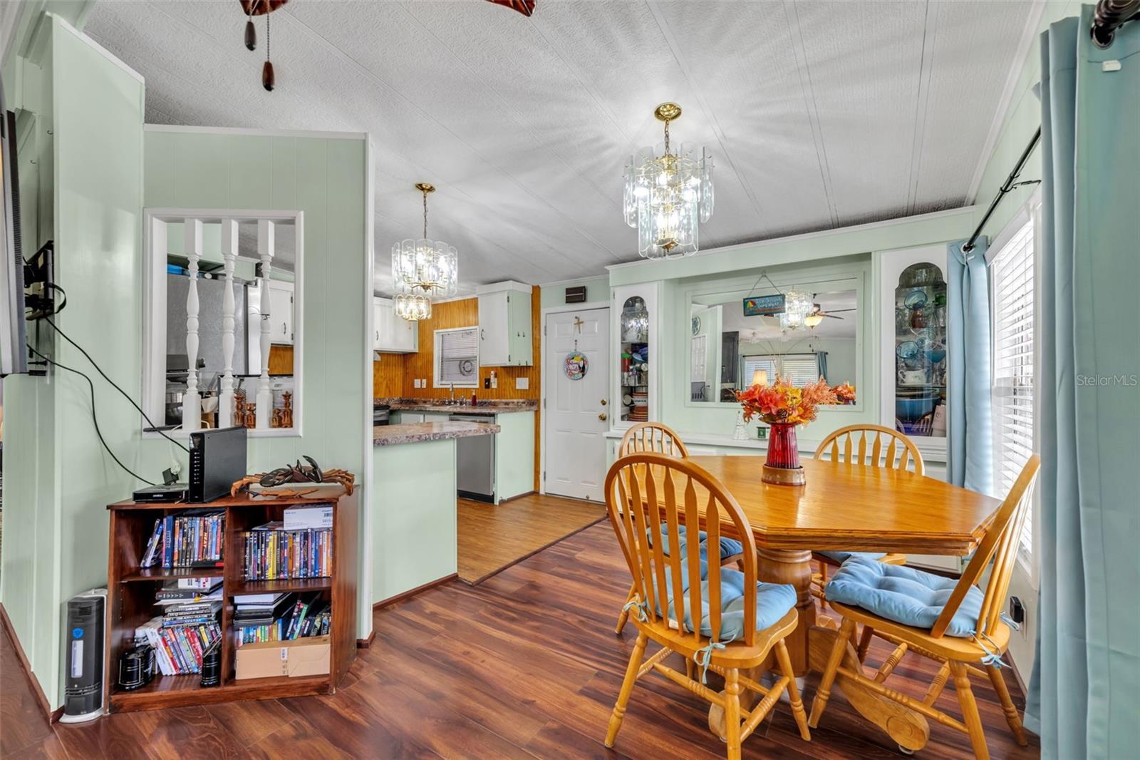 Image 13 of 49 For 225 Paradise S