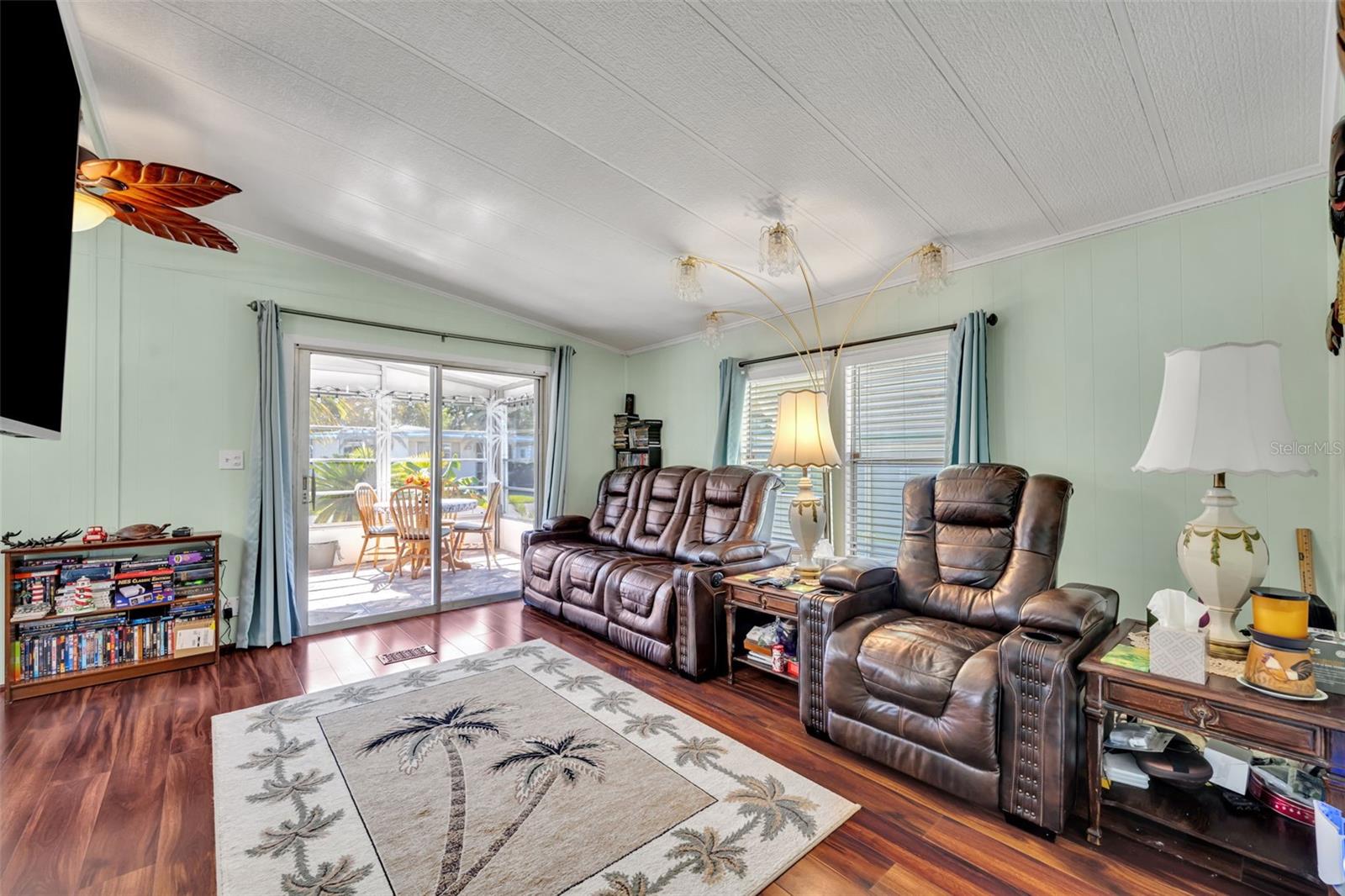 Image 15 of 49 For 225 Paradise S