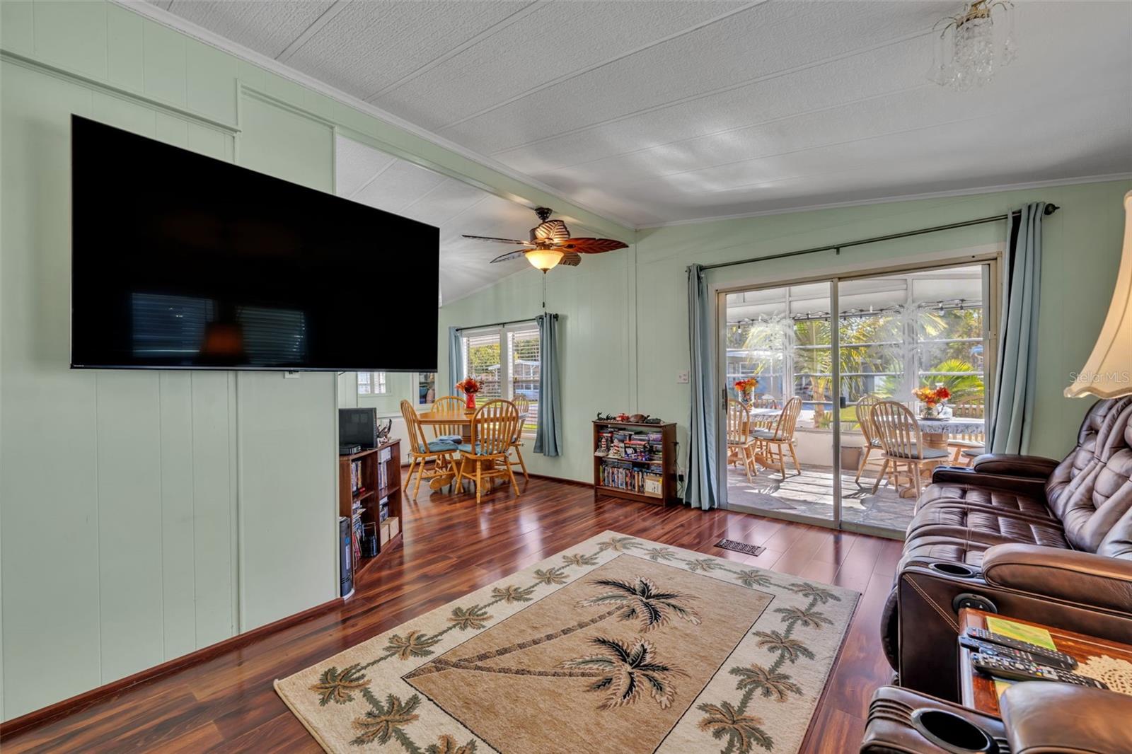 Image 16 of 49 For 225 Paradise S