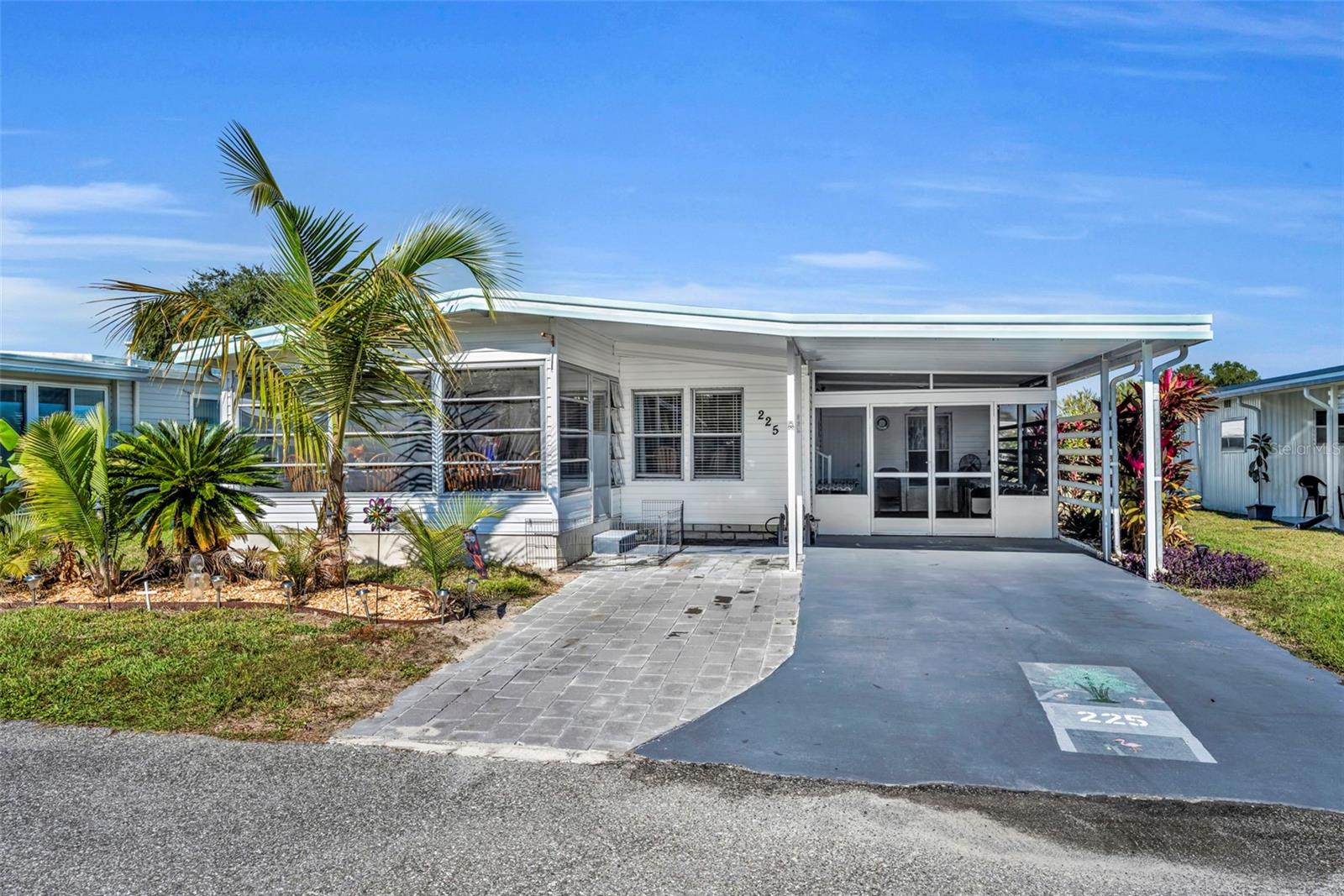 Image 2 of 49 For 225 Paradise S