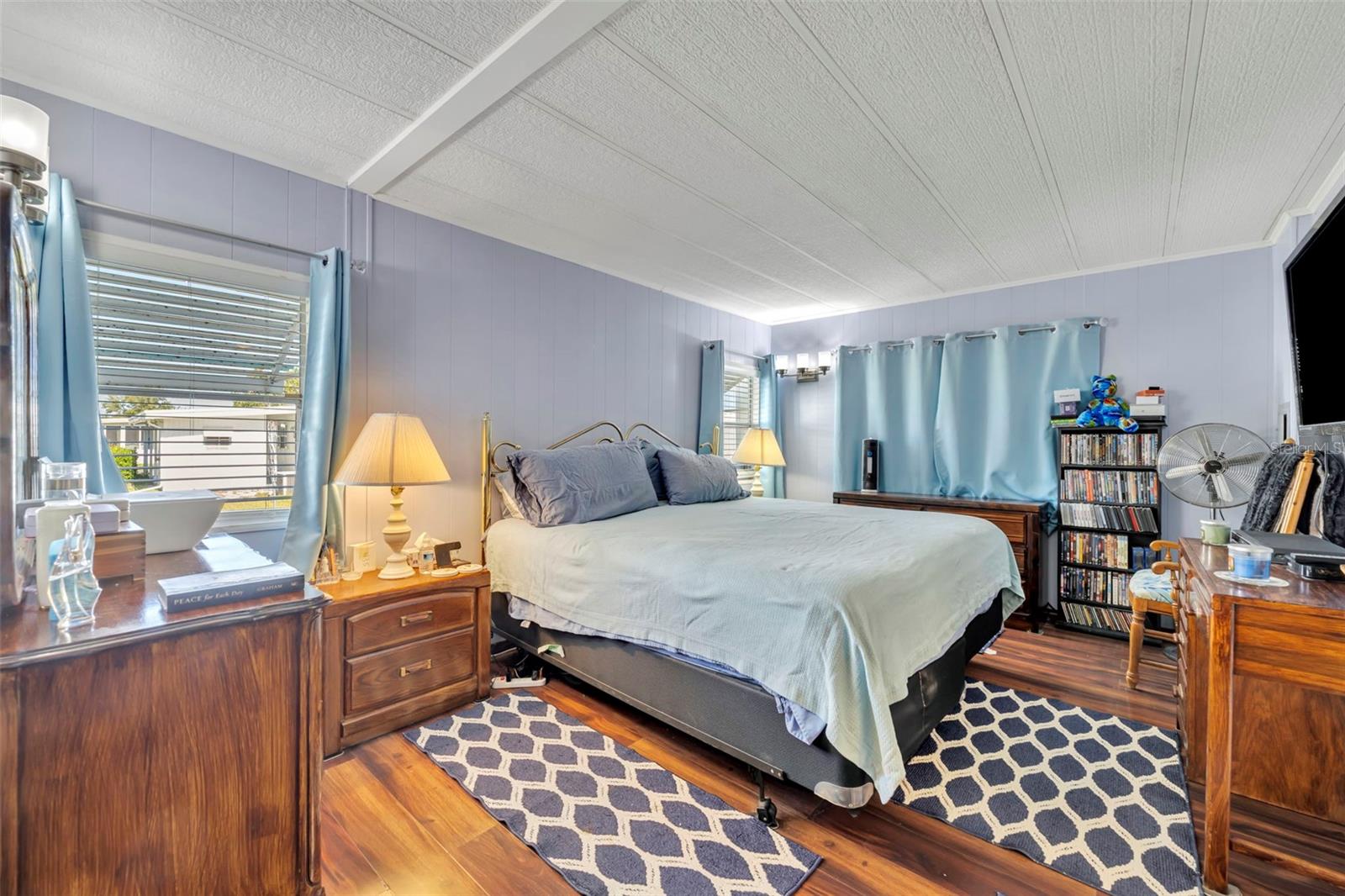 Image 23 of 49 For 225 Paradise S