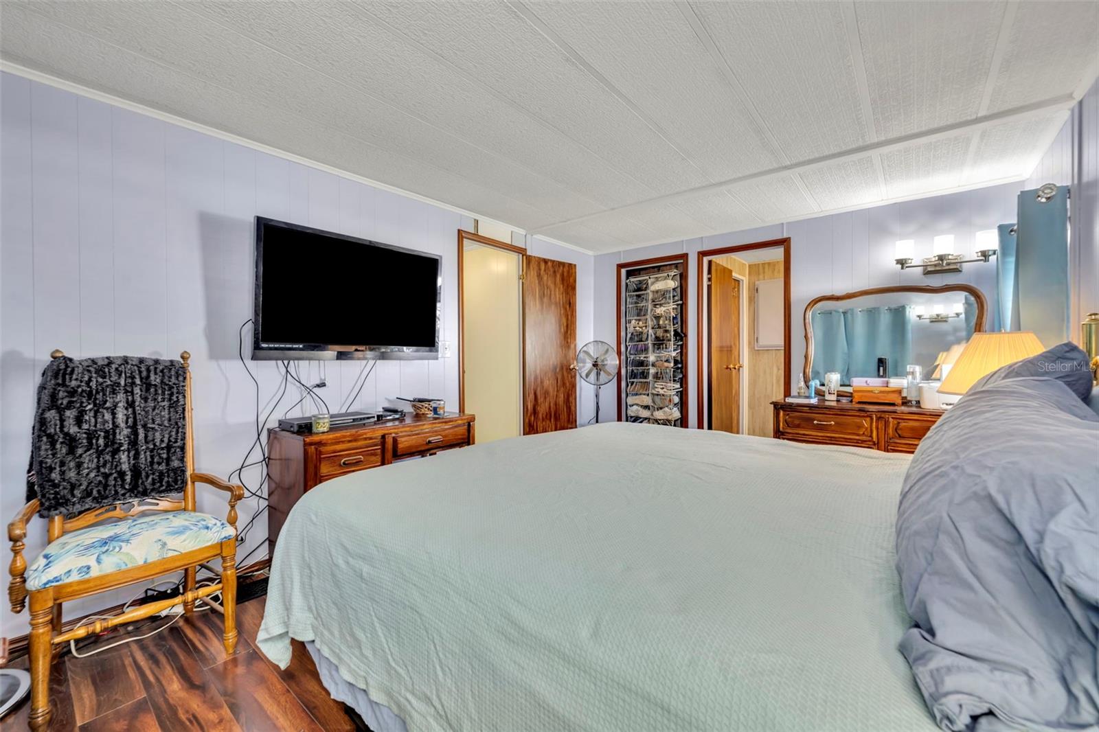 Image 24 of 49 For 225 Paradise S