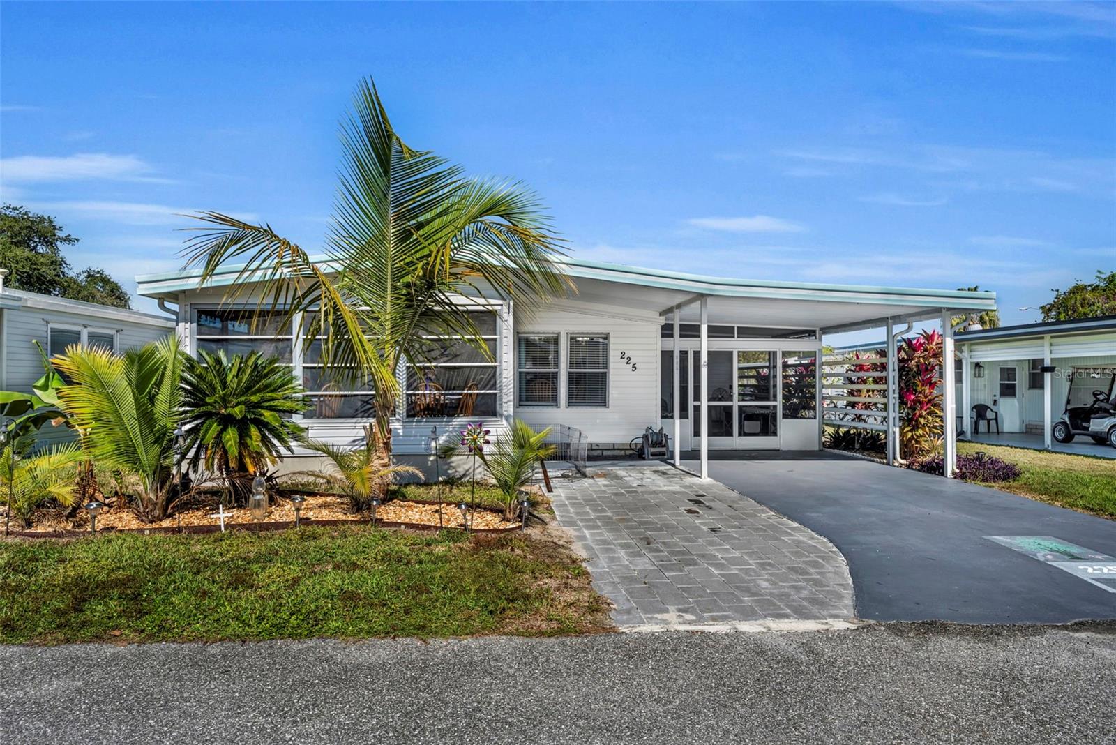 Image 3 of 49 For 225 Paradise S