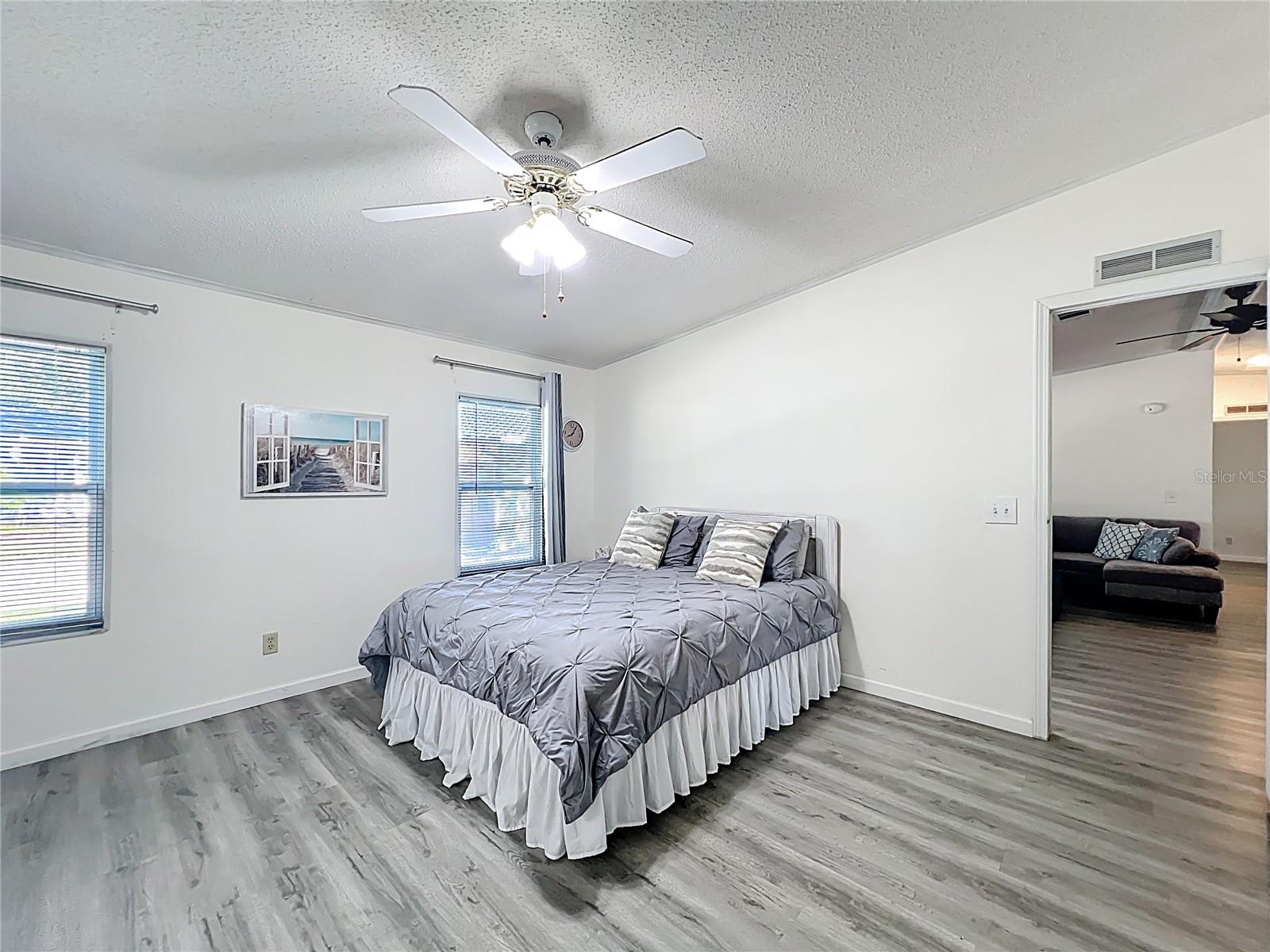 Image 18 of 76 For 4712 Belle Grove