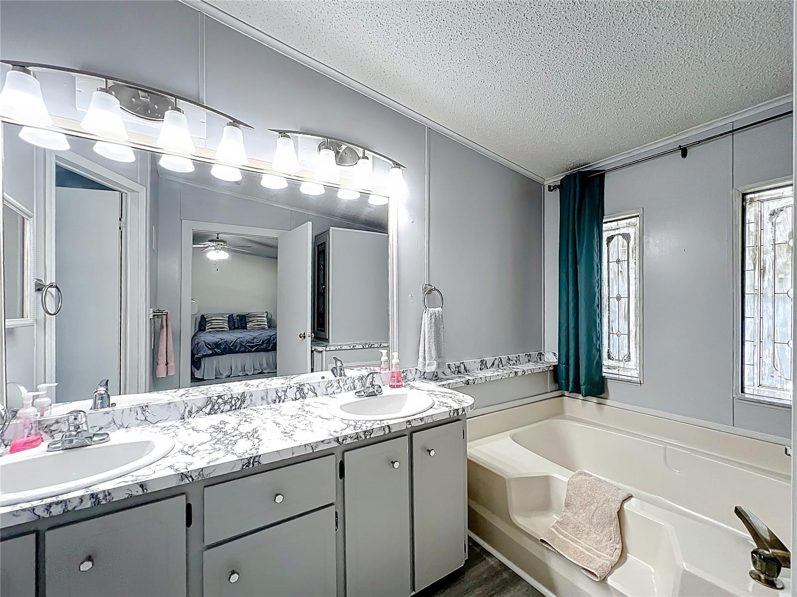 Image 19 of 76 For 4712 Belle Grove