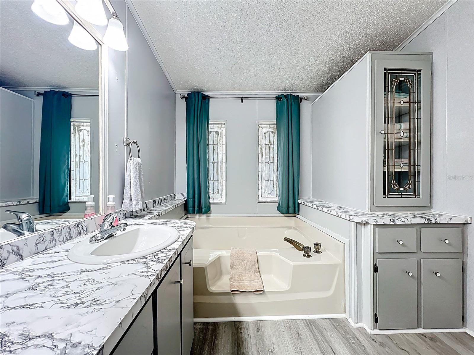 Image 21 of 76 For 4712 Belle Grove