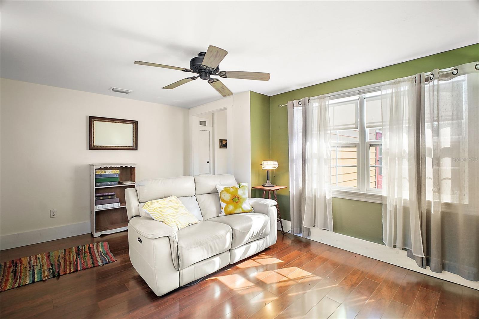 Image 11 of 32 For 7206 Earlwood Avenue