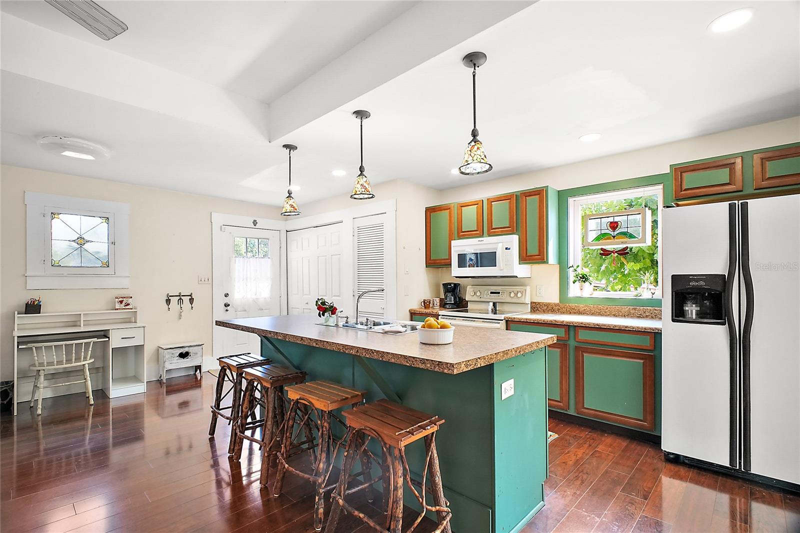 Image 6 of 32 For 7206 Earlwood Avenue