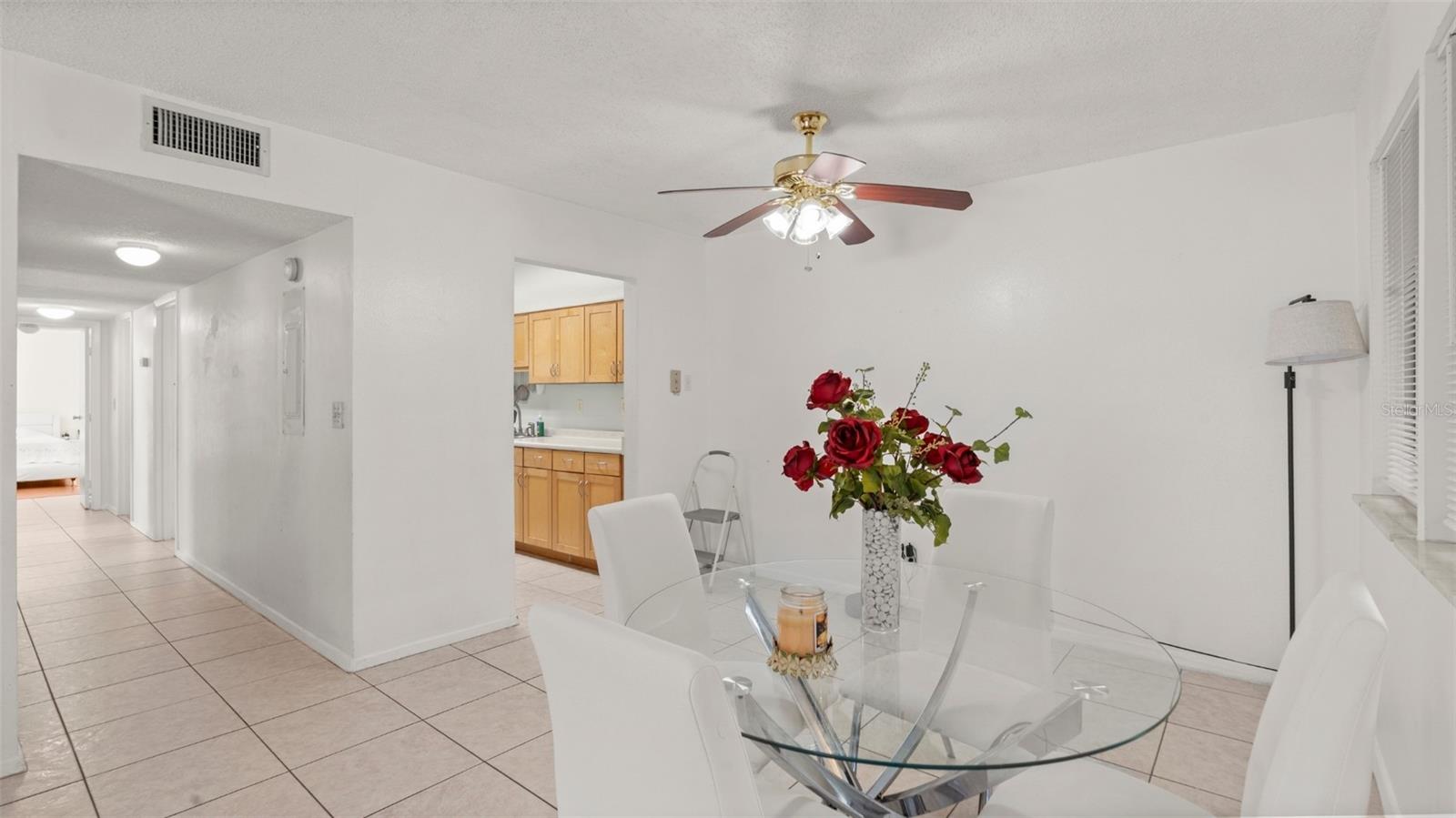 Image 14 of 47 For 6519 Newberry Road 912