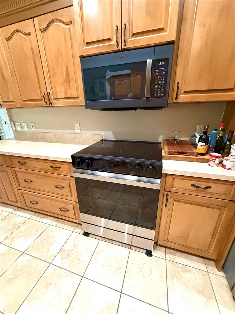 Image 14 of 45 For 400 Carman Drive