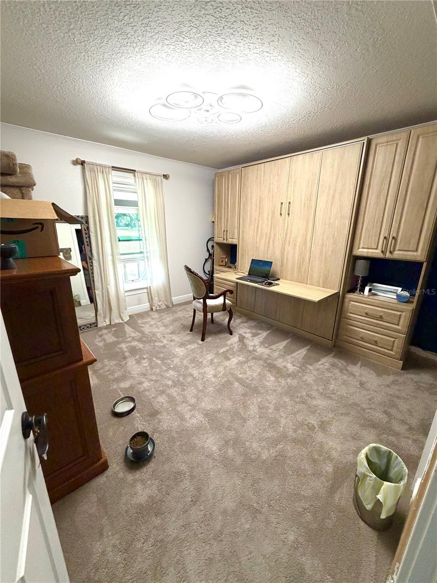 Image 19 of 45 For 400 Carman Drive