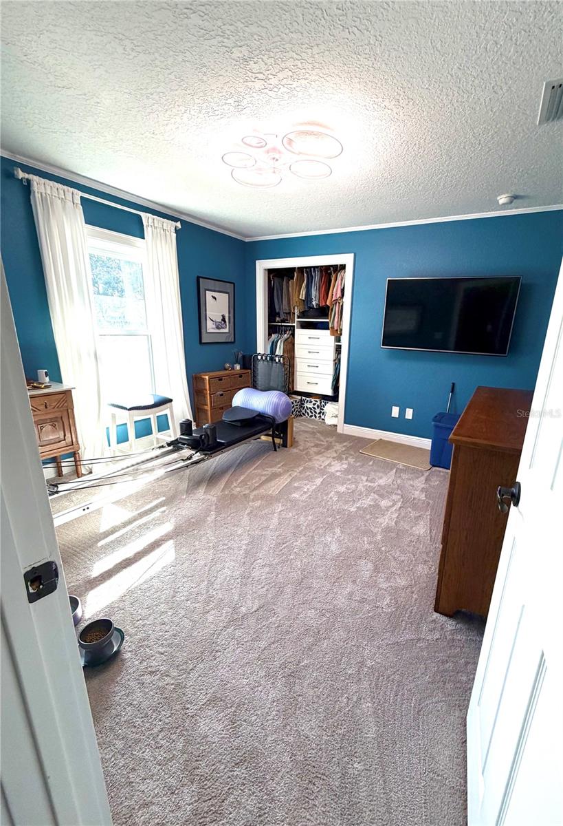 Image 21 of 45 For 400 Carman Drive