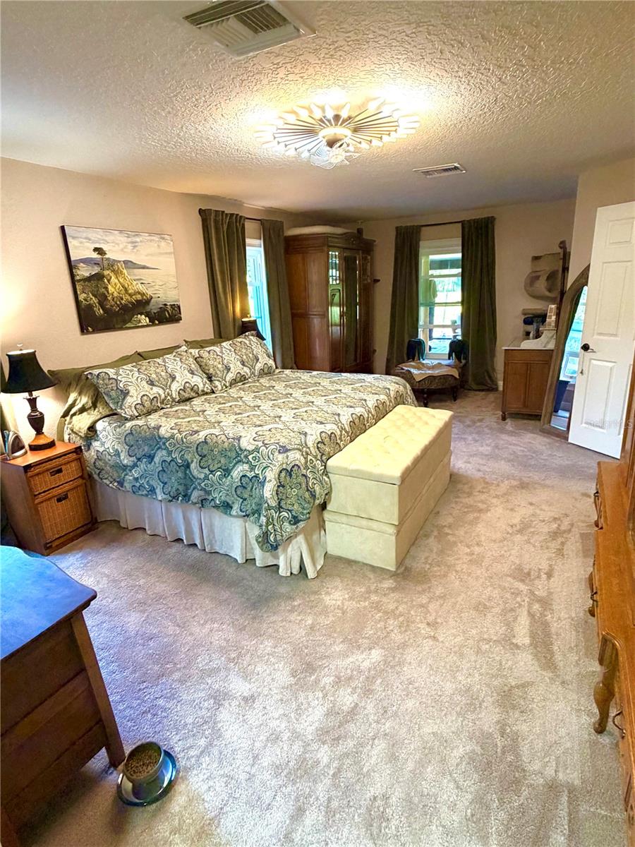 Image 23 of 45 For 400 Carman Drive