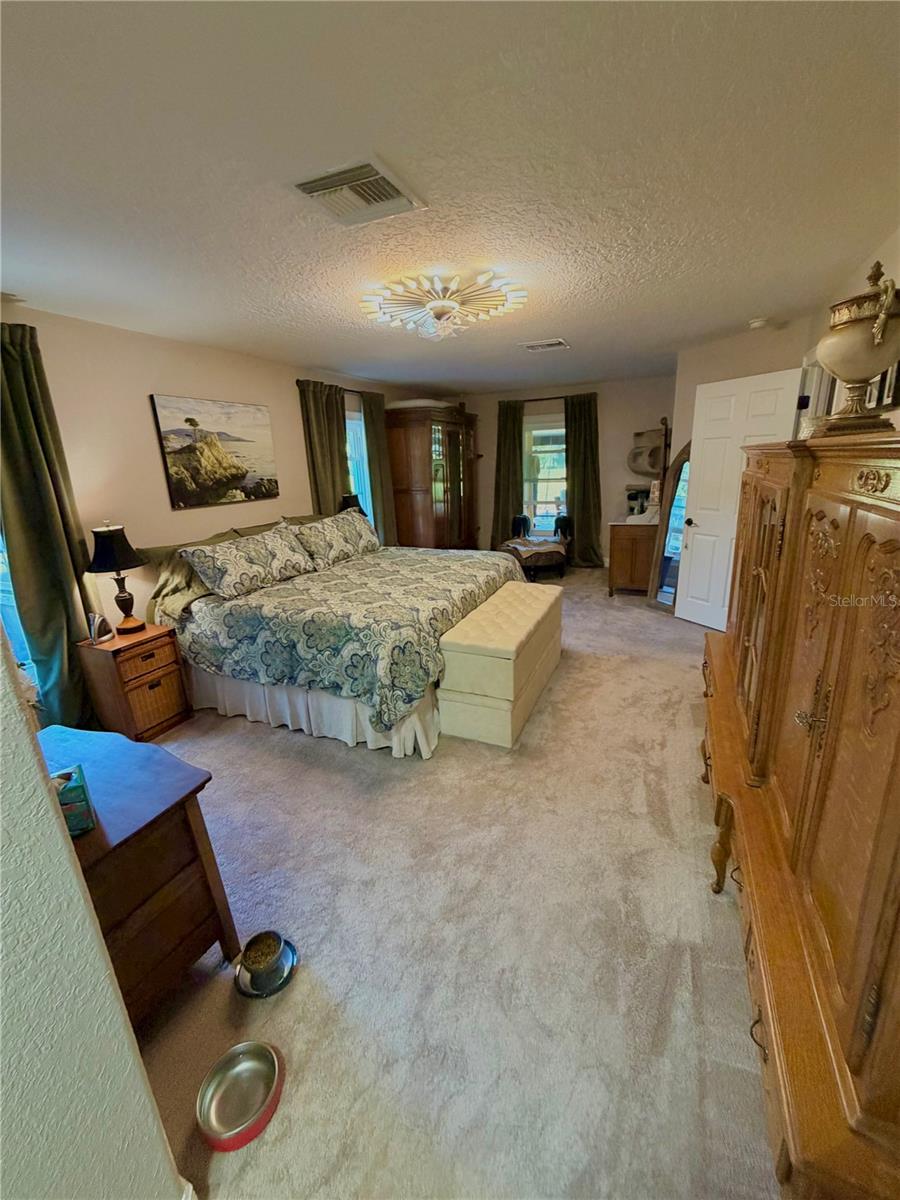 Image 28 of 45 For 400 Carman Drive