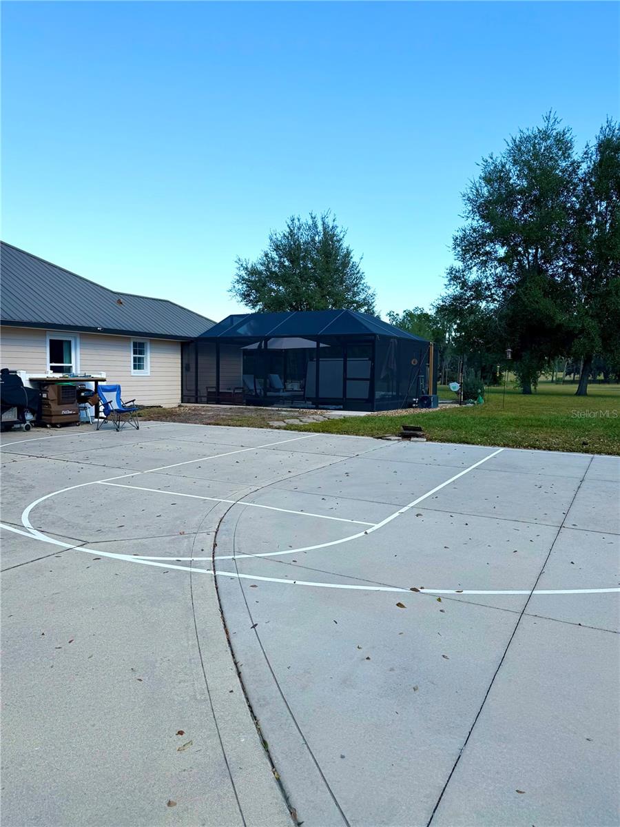 Image 8 of 45 For 400 Carman Drive