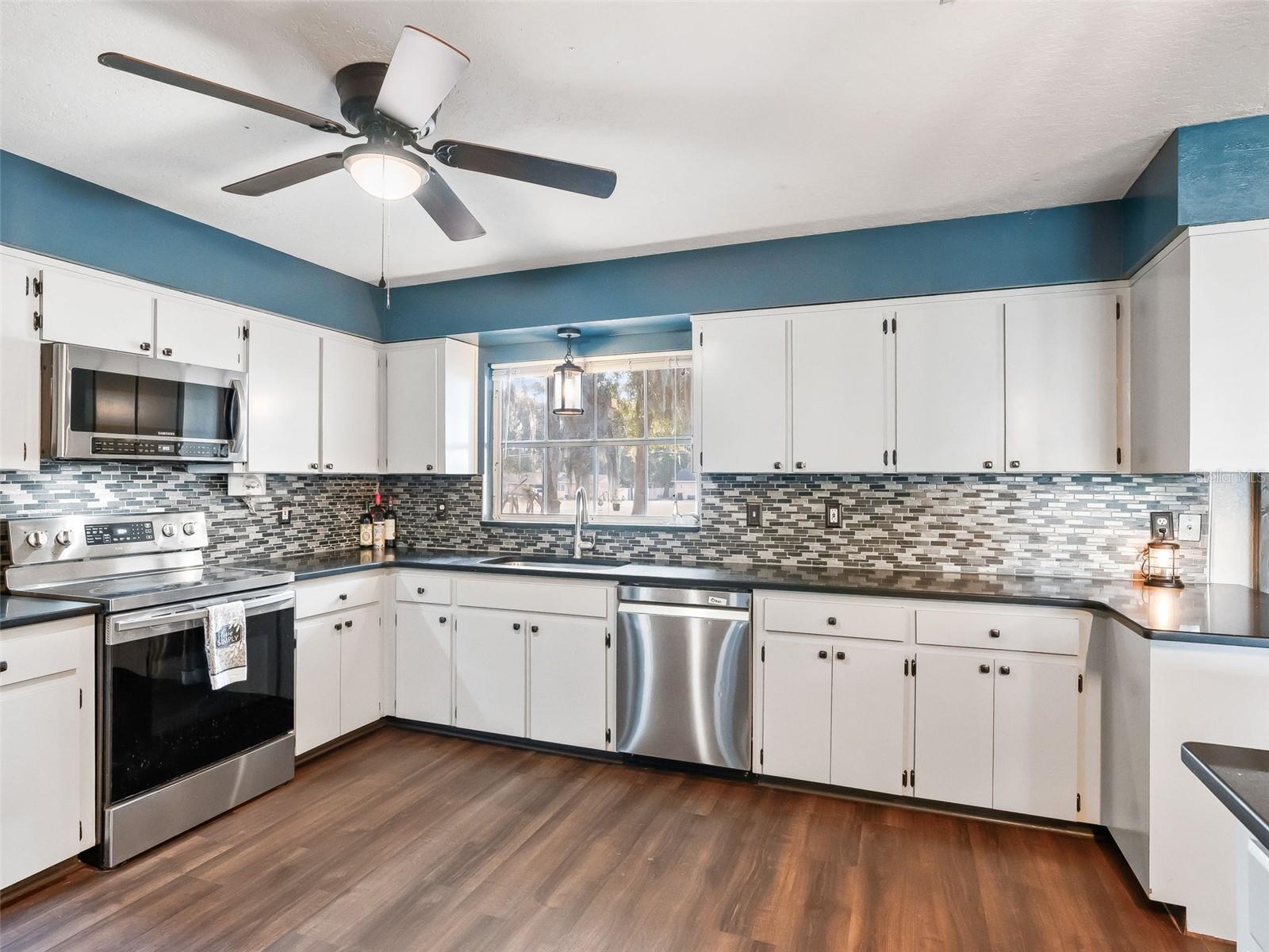 Image 11 of 33 For 6040 126th Lane