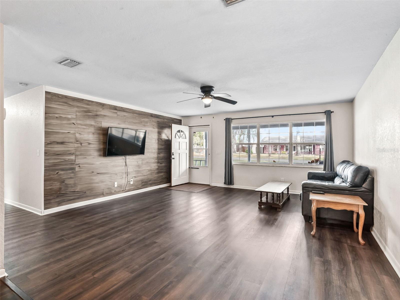 Image 7 of 33 For 6040 126th Lane