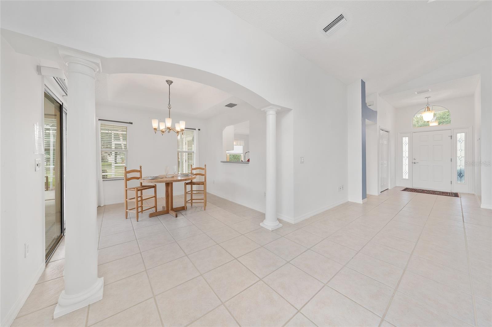 Image 19 of 71 For 560 Smithfield Place