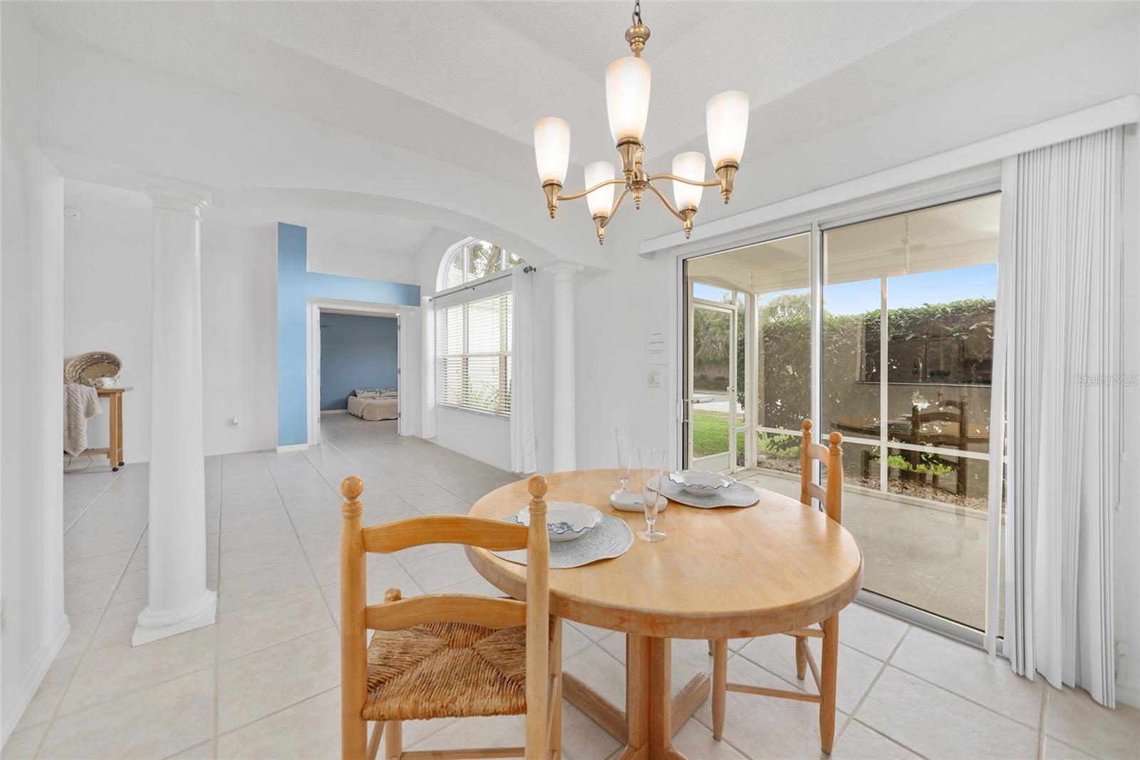 Image 20 of 71 For 560 Smithfield Place