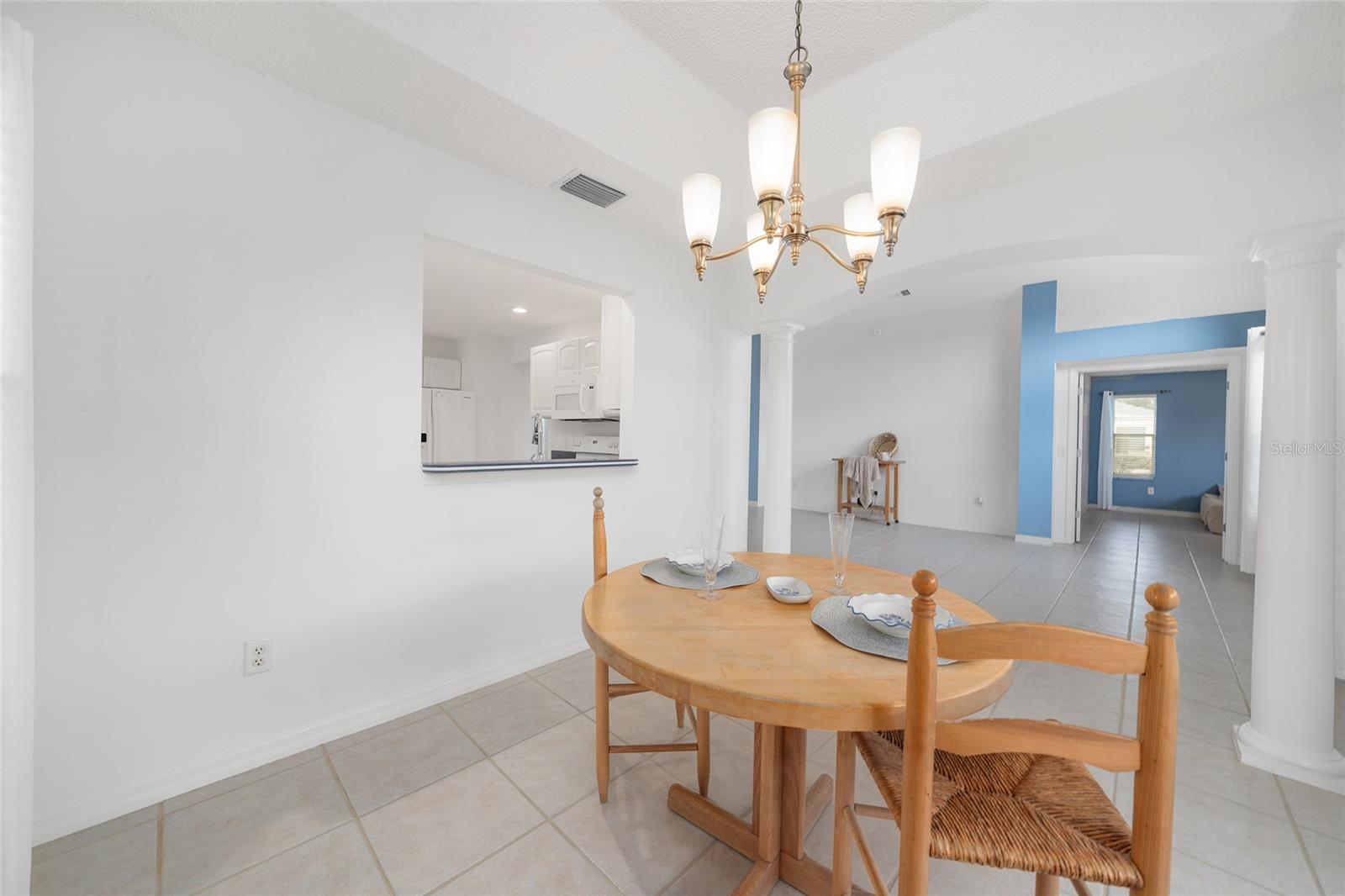 Image 22 of 71 For 560 Smithfield Place