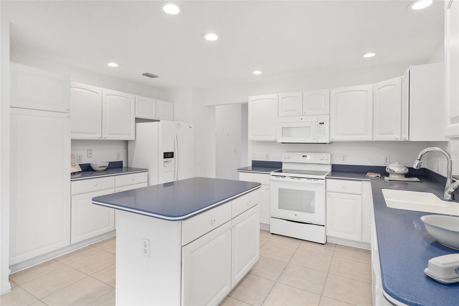 Image 25 of 71 For 560 Smithfield Place