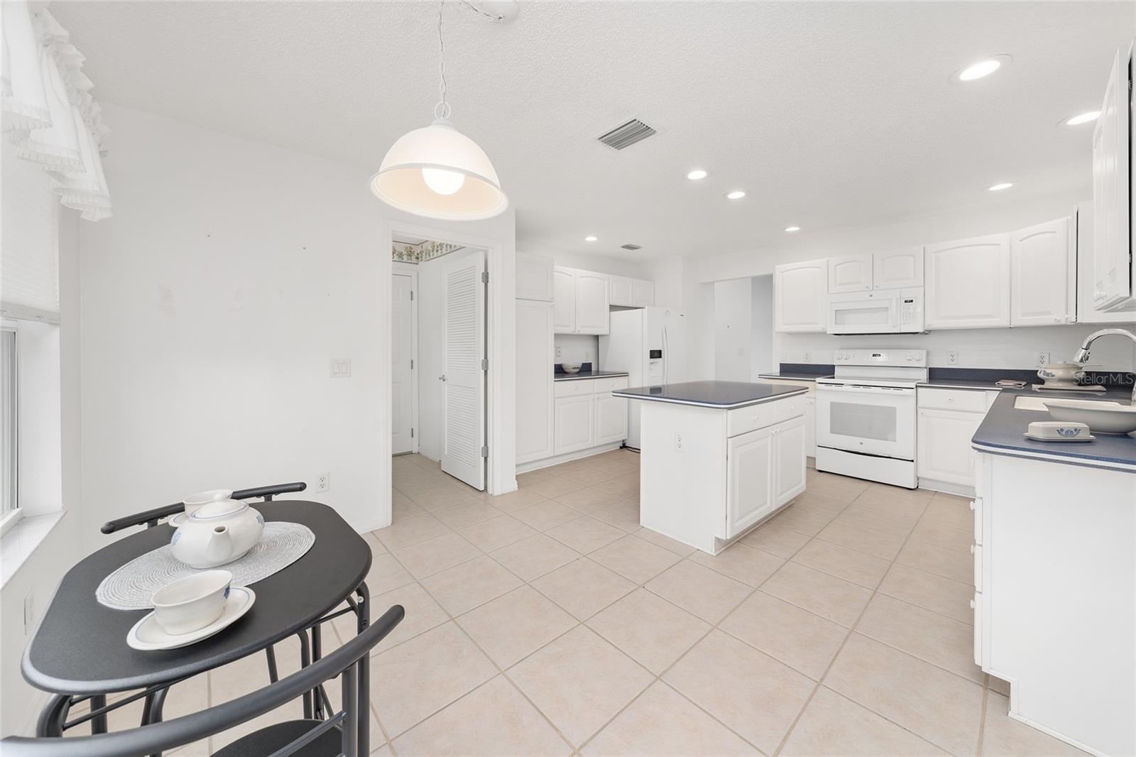 Image 26 of 71 For 560 Smithfield Place