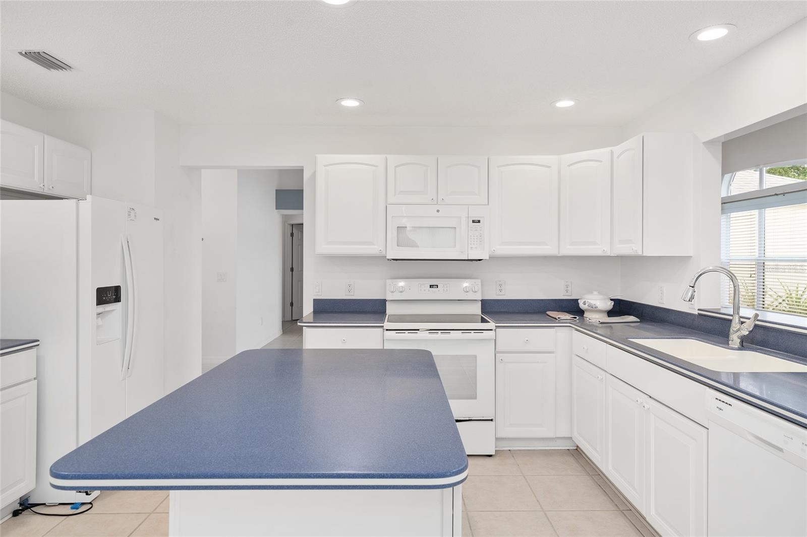 Image 31 of 71 For 560 Smithfield Place