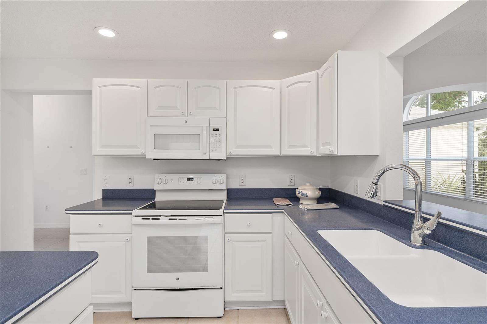 Image 32 of 71 For 560 Smithfield Place