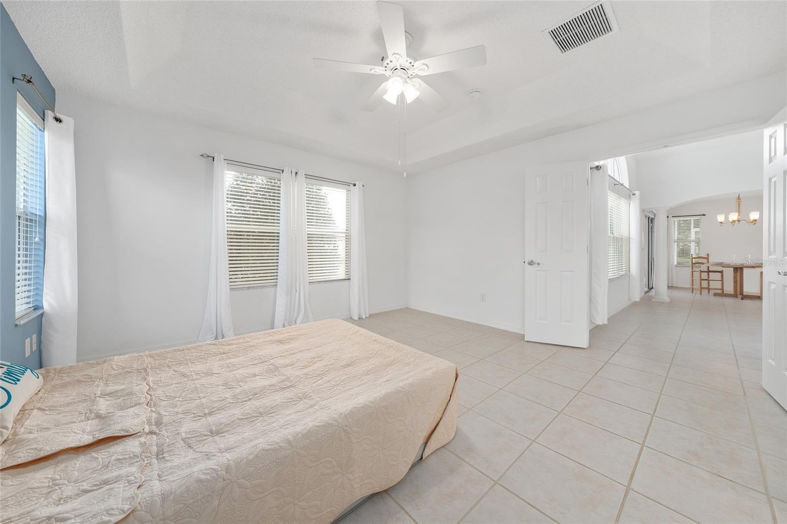 Image 38 of 71 For 560 Smithfield Place