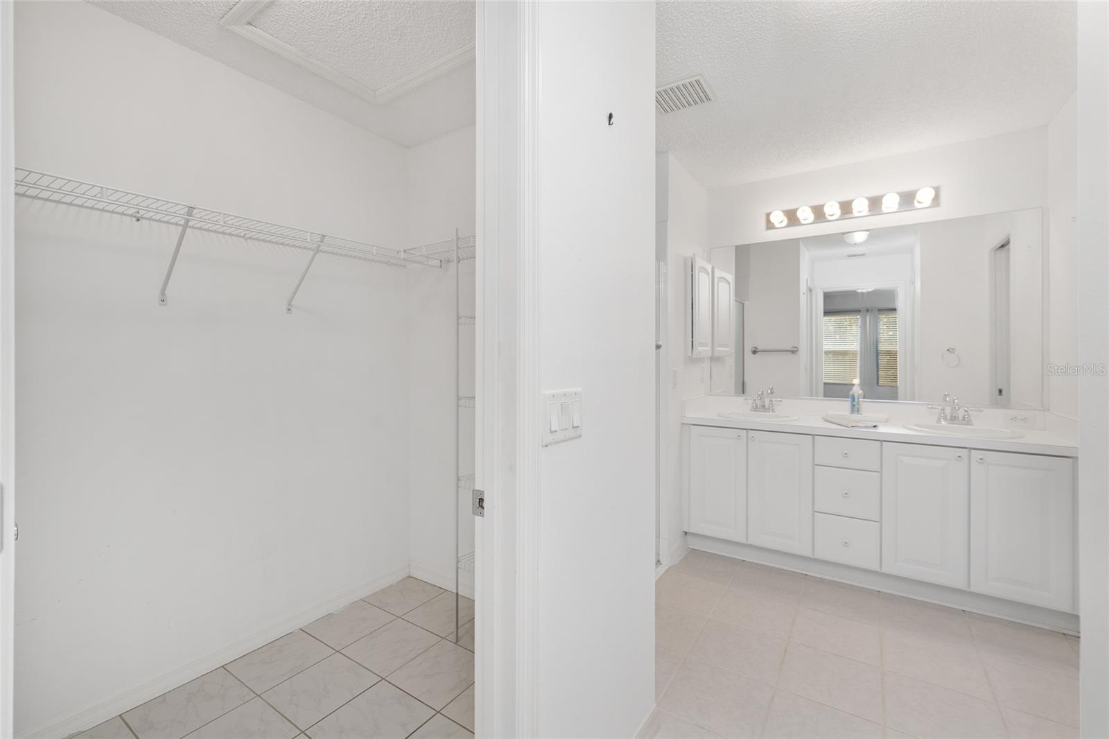 Image 40 of 71 For 560 Smithfield Place