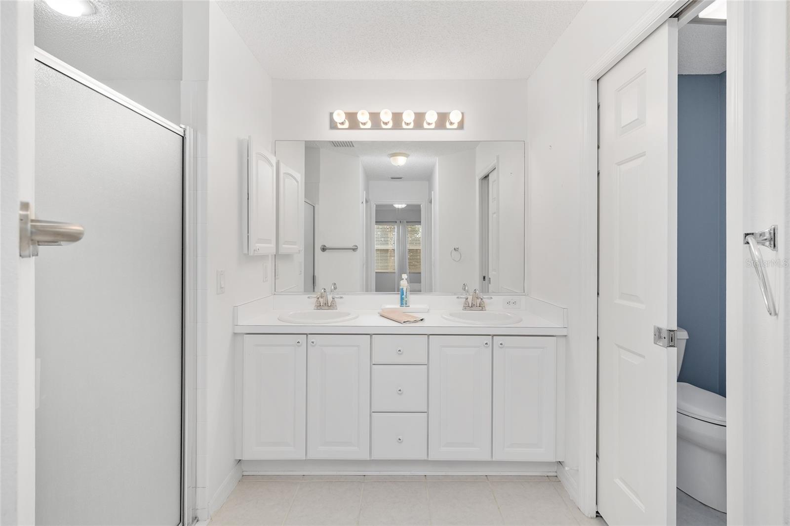 Image 41 of 71 For 560 Smithfield Place