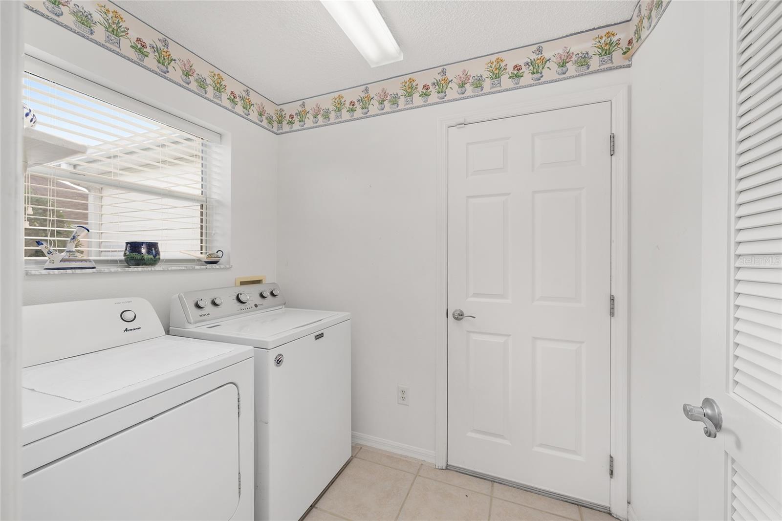 Image 54 of 71 For 560 Smithfield Place