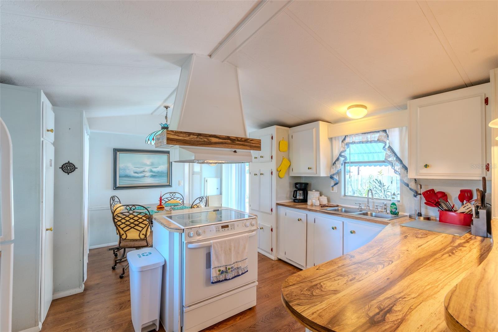 Image 27 of 59 For 17416 Eve Dr.