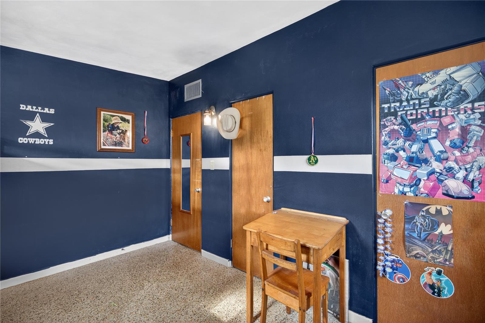 Image 16 of 50 For 710 Twin Oaks Lane