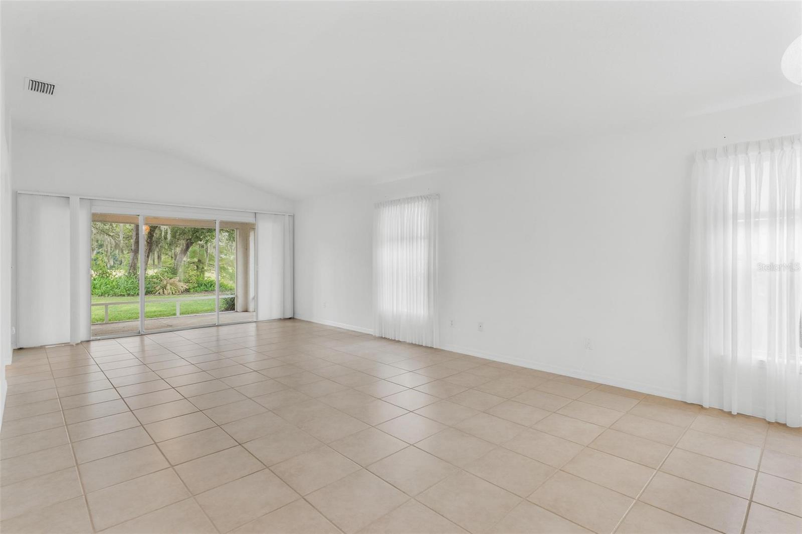 Image 5 of 39 For 7023 Arcadian Court