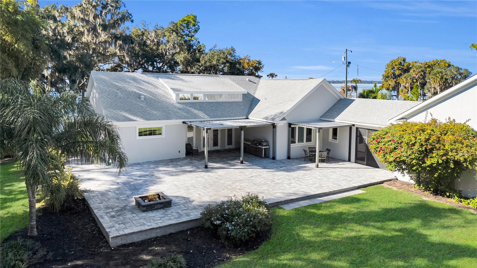 Image 13 of 72 For 801 Lakeshore Drive