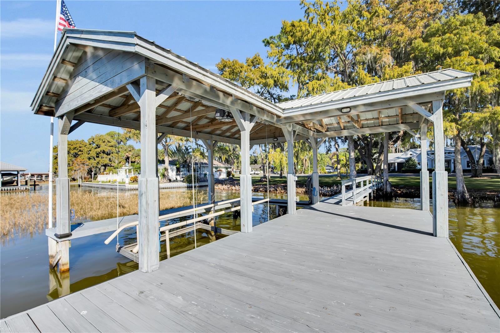 Image 18 of 72 For 801 Lakeshore Drive