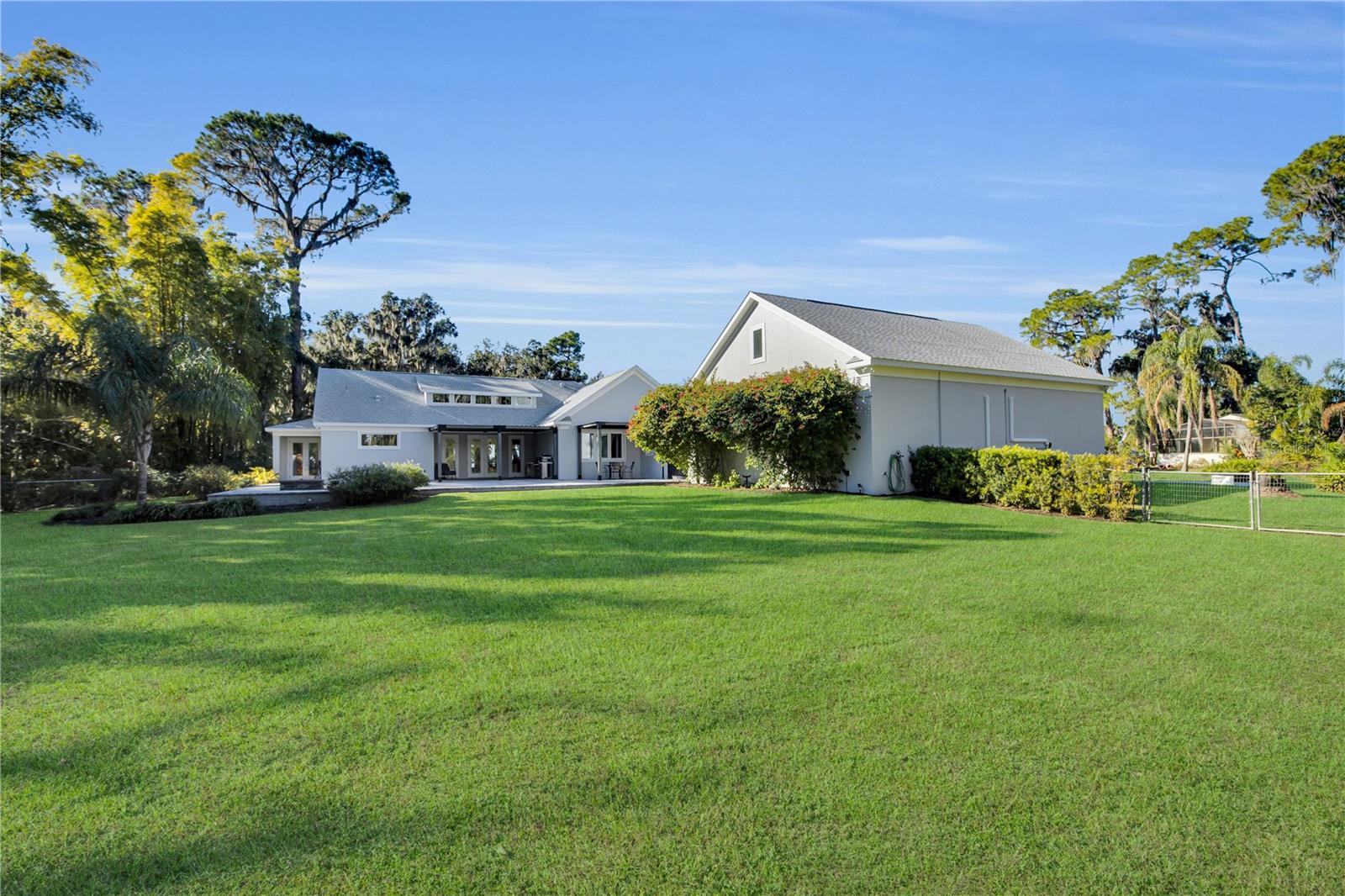 Image 24 of 72 For 801 Lakeshore Drive